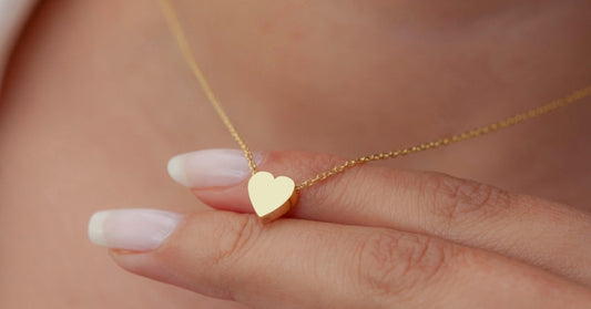 What Should You Look for Before Buying Gold Pendants for Women Online?