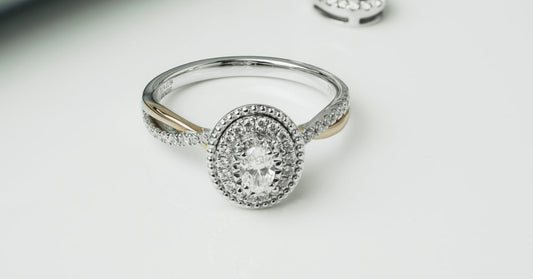 Top 7 Reasons Oval Engagement Rings Are the Most Flattering Cut Ever